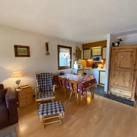 Confortable Avec Balcon, Proche Pistes, Parking Inclus - Fr-1-693-26 Appartement *