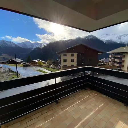 Confortable Avec Balcon, Proche Pistes, Parking Inclus - Fr-1-693-26 Appartement