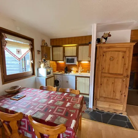 Confortable Avec Balcon, Proche Pistes, Parking Inclus - Fr-1-693-26 * Chatel