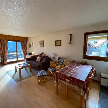 Apartment Confortable Avec Balcon, Proche Pistes, Parking Inclus - Fr-1-693-26 *